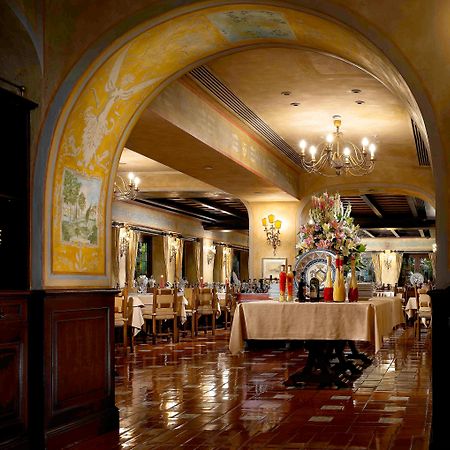 Готель The Royal Garden Гонконг Ресторан фото Interior of the restaurant