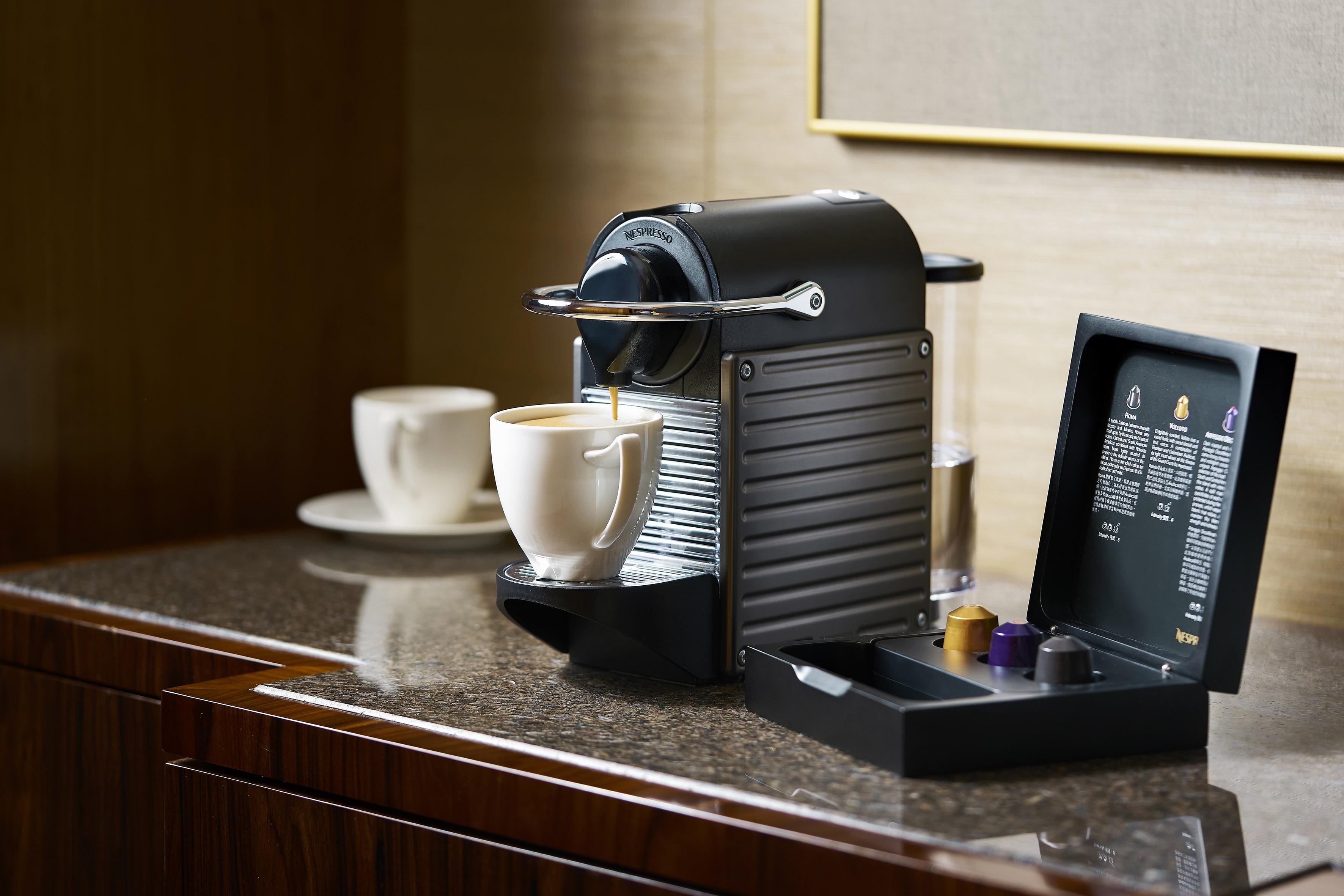 Готель The Royal Garden Гонконг Екстер'єр фото A Nespresso machine