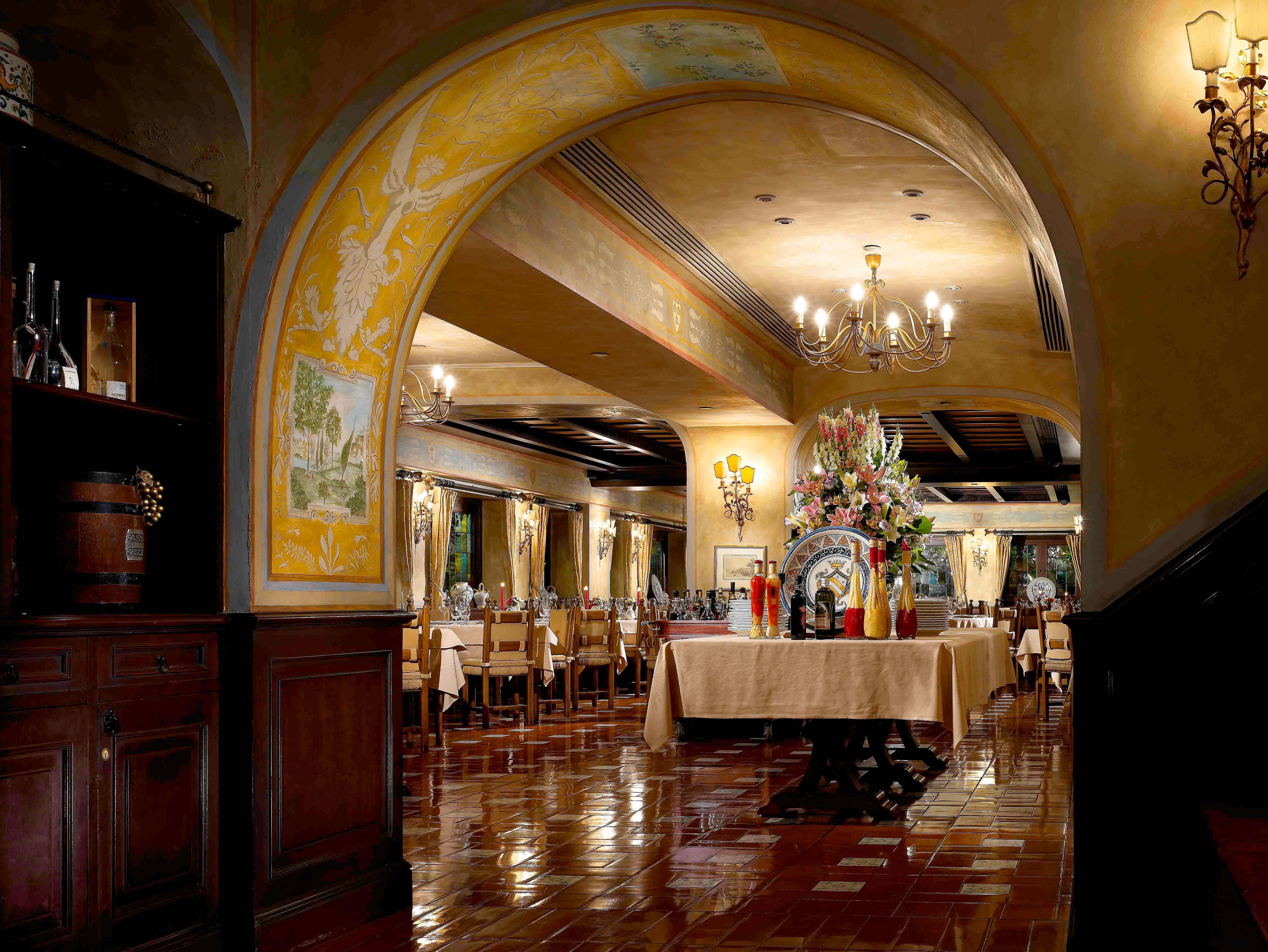 Готель The Royal Garden Гонконг Ресторан фото Interior of the restaurant
