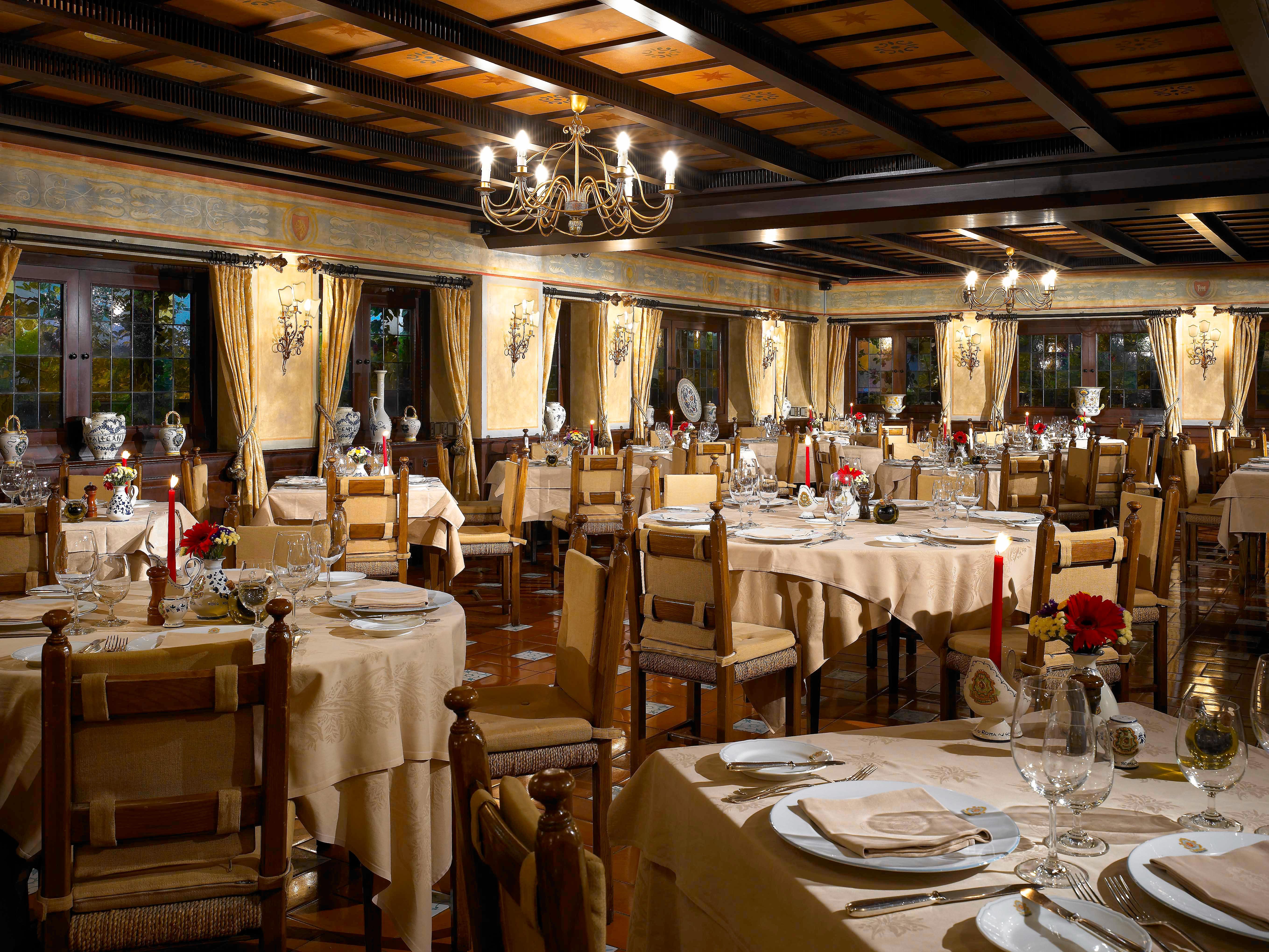 Готель The Royal Garden Гонконг Ресторан фото Restaurant in Belgrade