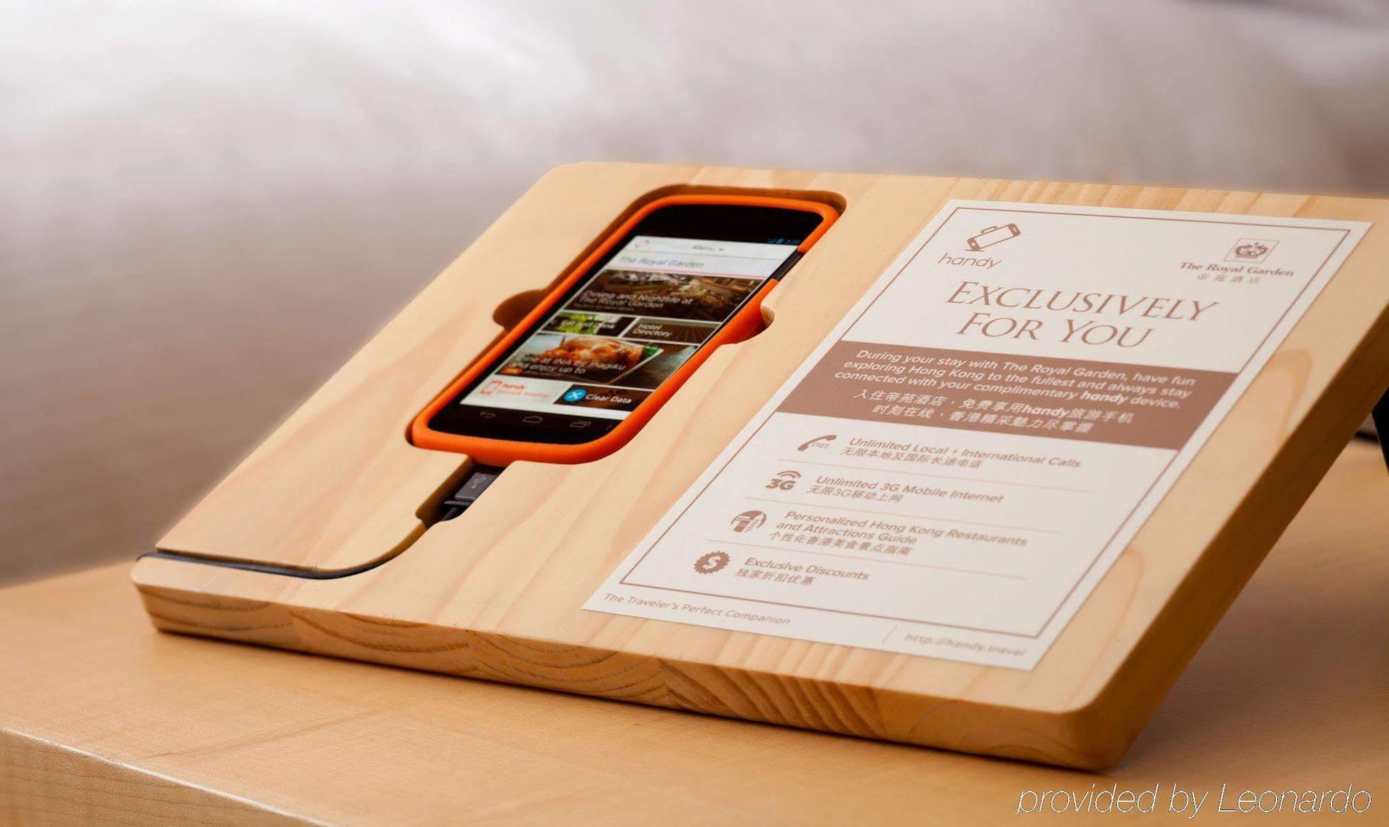 Готель The Royal Garden Гонконг Екстер'єр фото A wooden tablet stand