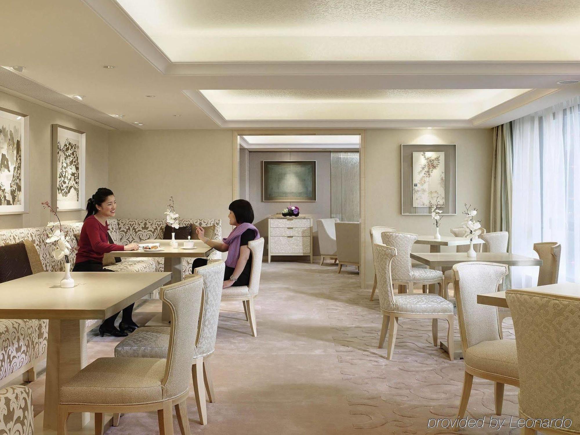 Готель The Royal Garden Гонконг Ресторан фото The Wing, Hong Kong International Airport